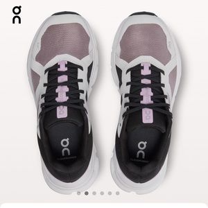 WORN oncloud runner! Good condition.